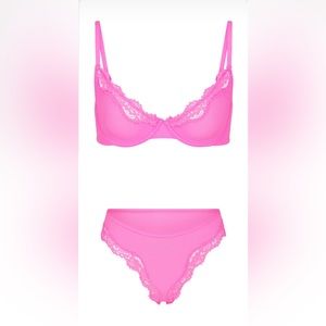SKIMS Fits Everybody Lace Set -Taffy